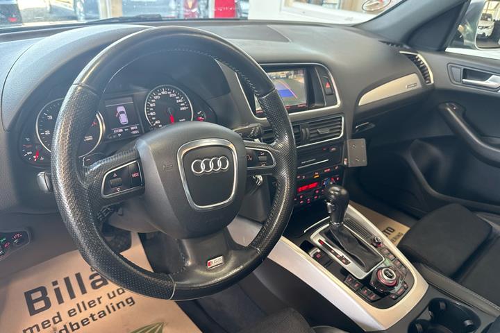 Grå Audi Q5 fra 2008