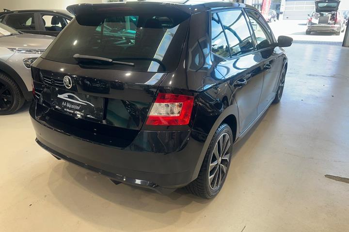 Sort Skoda Fabia fra 2017