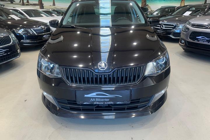 Sort Skoda Fabia fra 2017