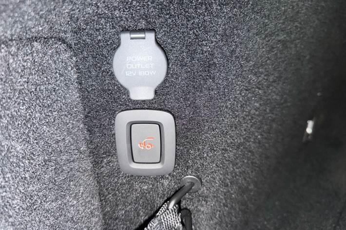 Hvid Polestar 4 fra 2025