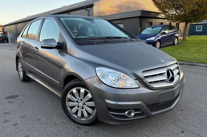 Sort Mercedes B200 fra 2011