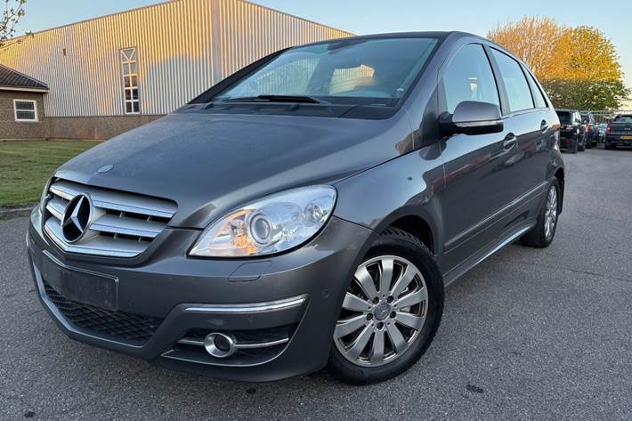 Sort Mercedes B200 fra 2011