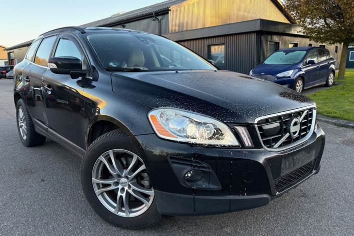 Gul Volvo XC60 fra 2010