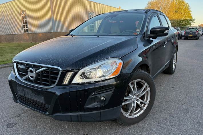 Gul Volvo XC60 fra 2010