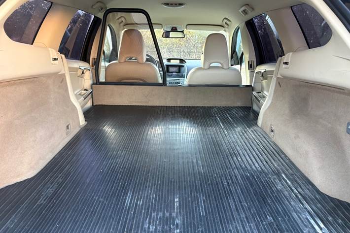 Gul Volvo XC60 fra 2010