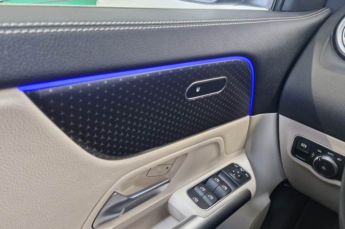 Grå Mercedes EQA250+ fra 2024