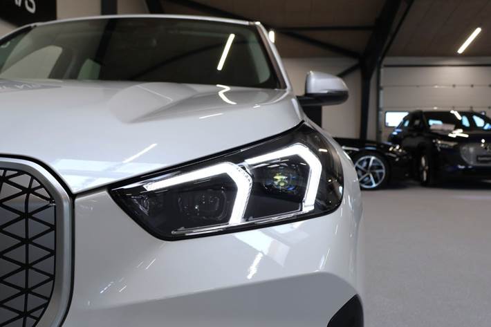 Hvid BMW iX1 fra 2024