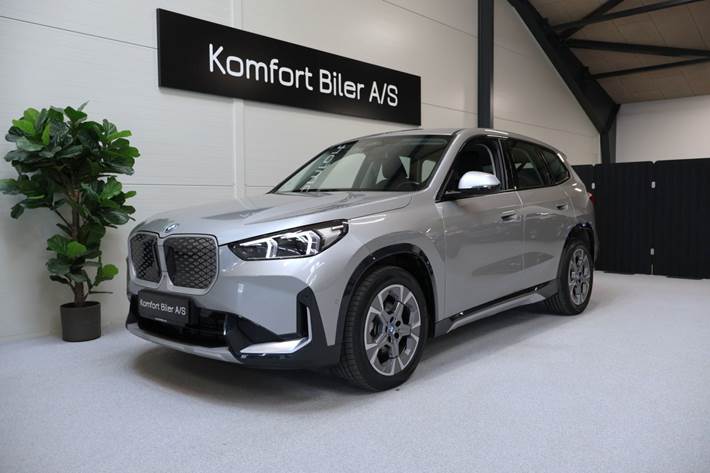 Sølv BMW iX1 fra 2024