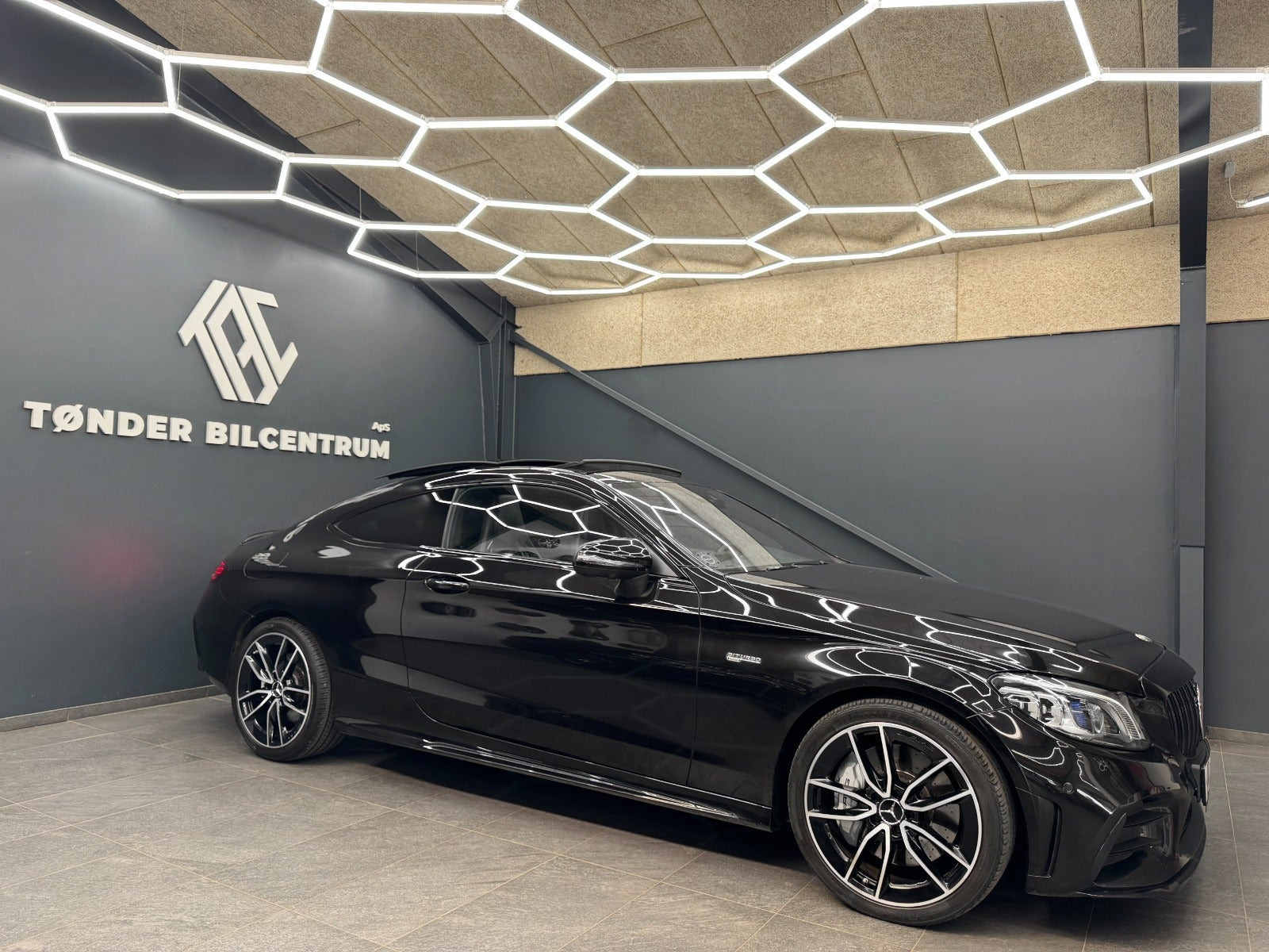 Sort Mercedes C43 fra 2020