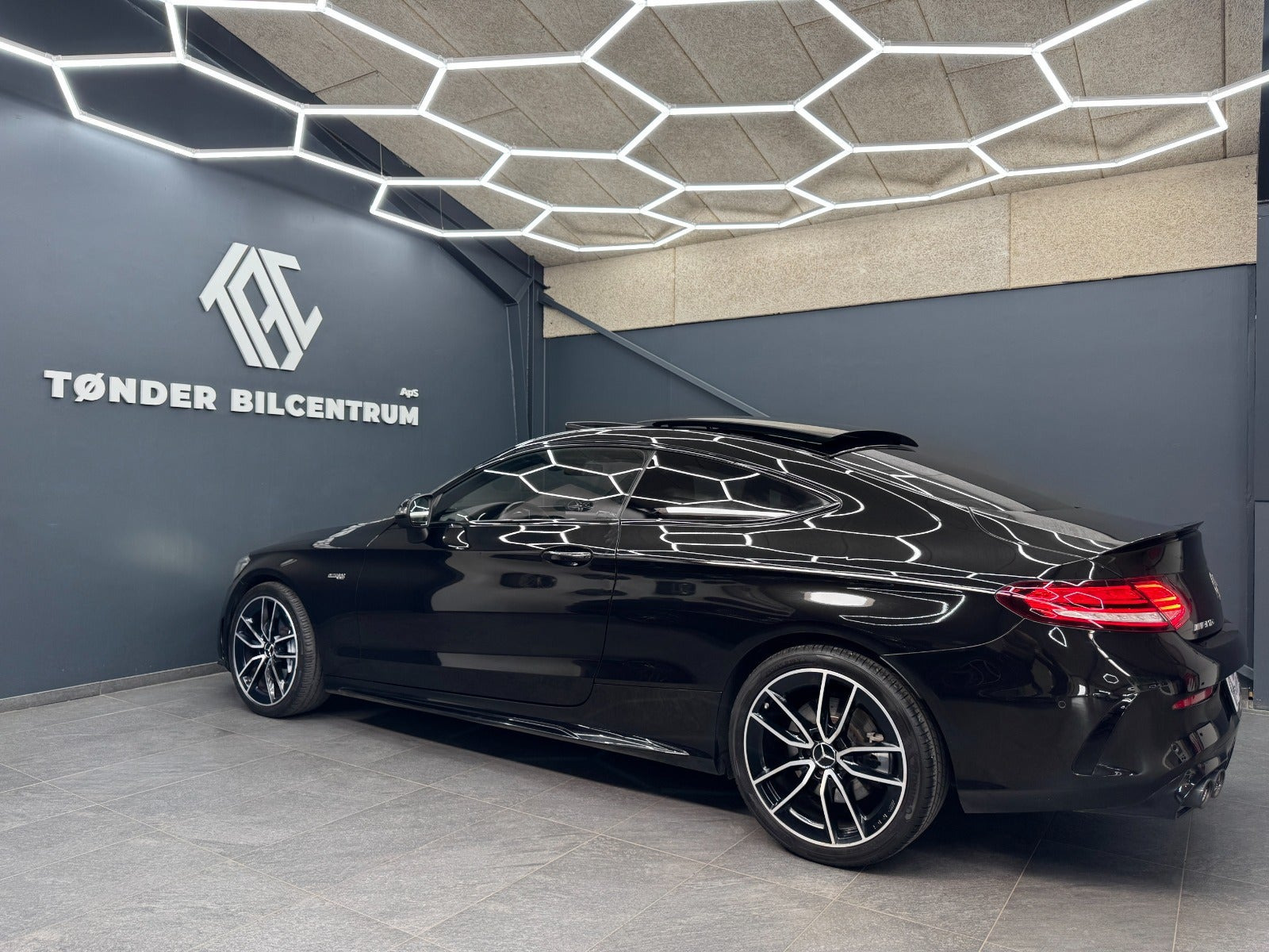 Sort Mercedes C43 fra 2020