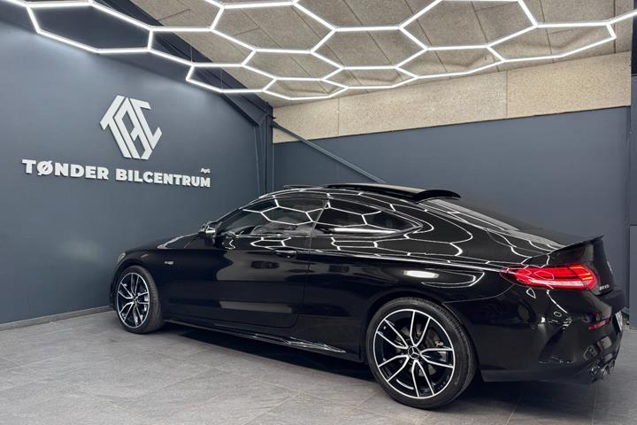 Sort Mercedes C43 fra 2020