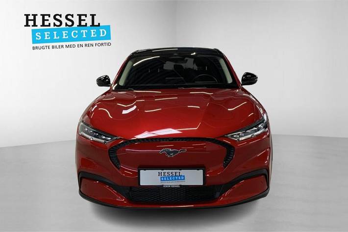 Rød Ford Mustang Mach-E fra 2023