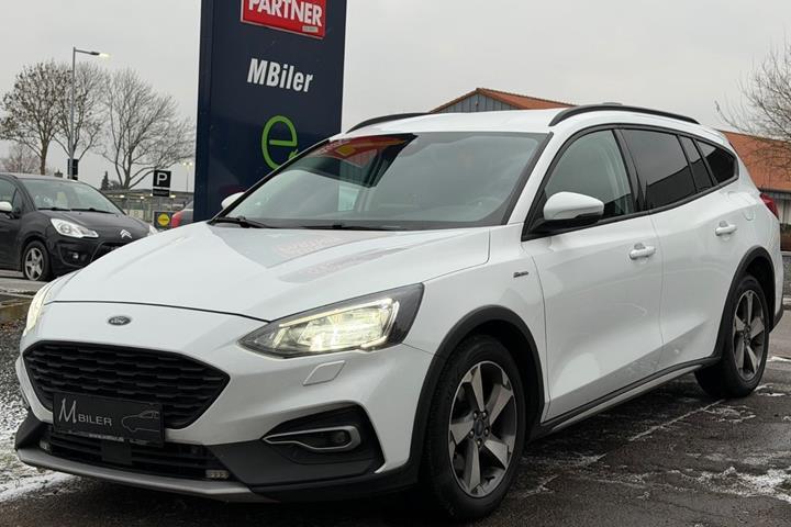 Hvid Ford Focus fra 2020 set udefra