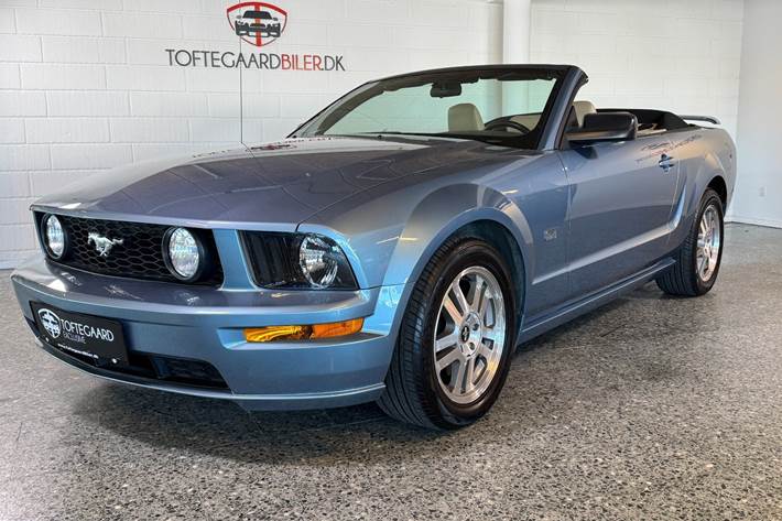Blå Ford Mustang fra 2007