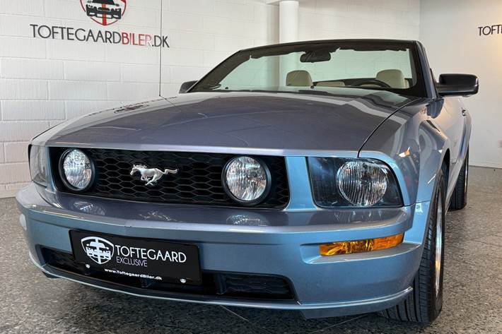 Blå Ford Mustang fra 2007