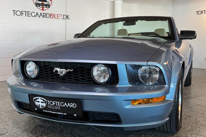 Blå Ford Mustang fra 2007
