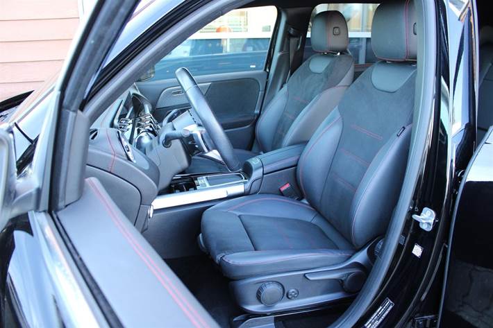 Sort Mercedes EQB250+ fra 2024