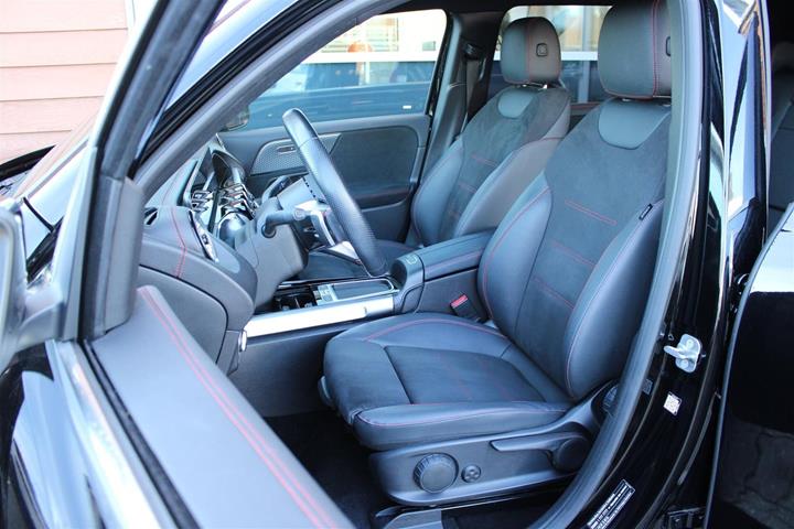 Sort Mercedes EQB250+ fra 2024