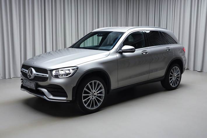 Sølv Mercedes GLC300 de fra 2022