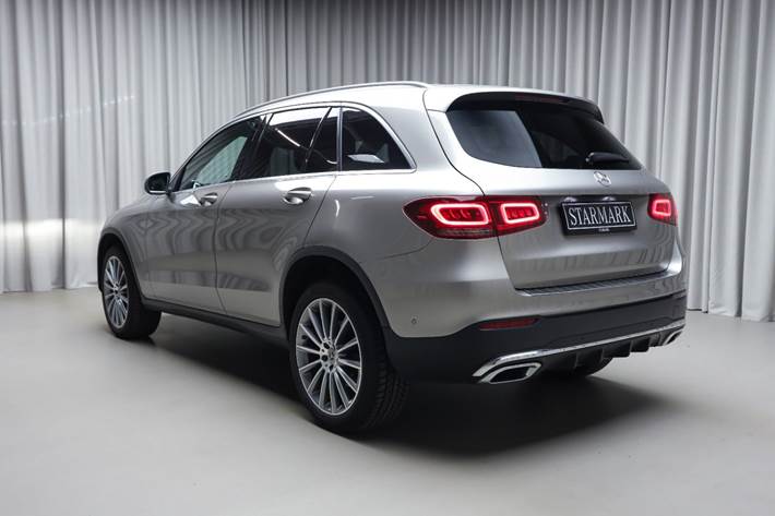 Sølv Mercedes GLC300 de fra 2022