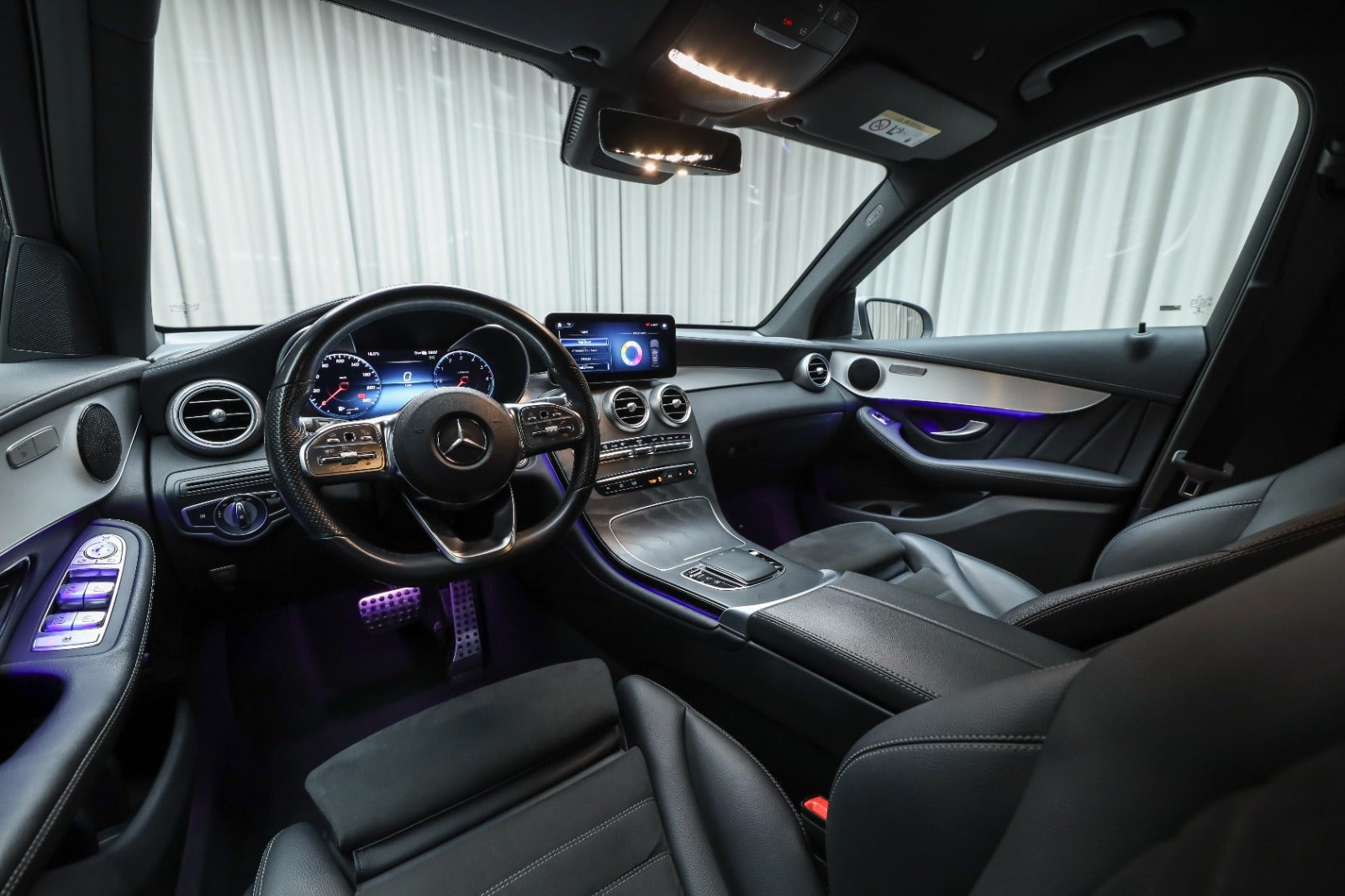 Sølv Mercedes GLC300 de fra 2022