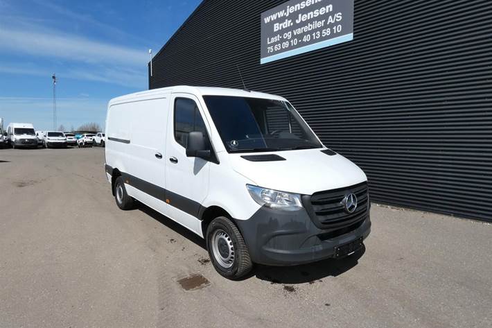 Hvid Mercedes Sprinter 317 fra 2023