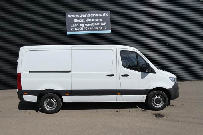 Hvid Mercedes Sprinter 317 fra 2023