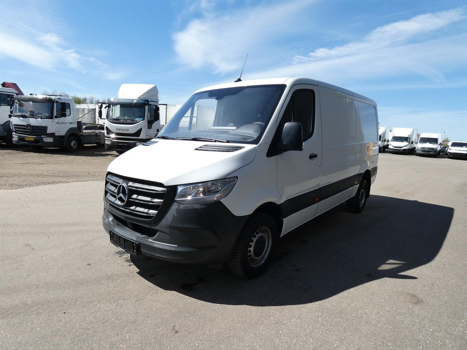 Hvid Mercedes Sprinter 317 fra 2023