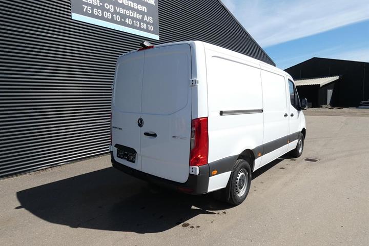 Hvid Mercedes Sprinter 317 fra 2023