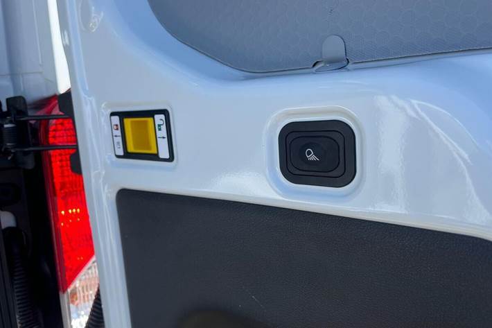 Beige Ford Transit 350 L2 Van fra 2025