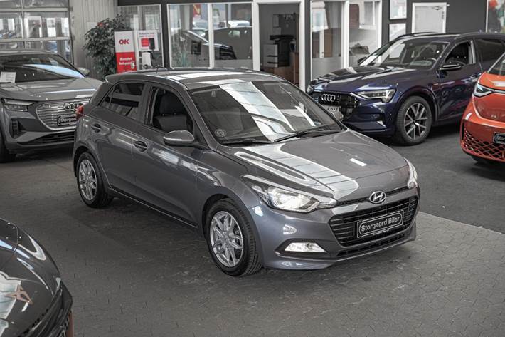 Grå Hyundai i20 fra 2017