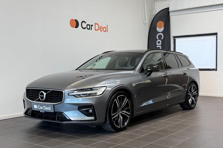 Grå Volvo V60 fra 2020 set udefra
