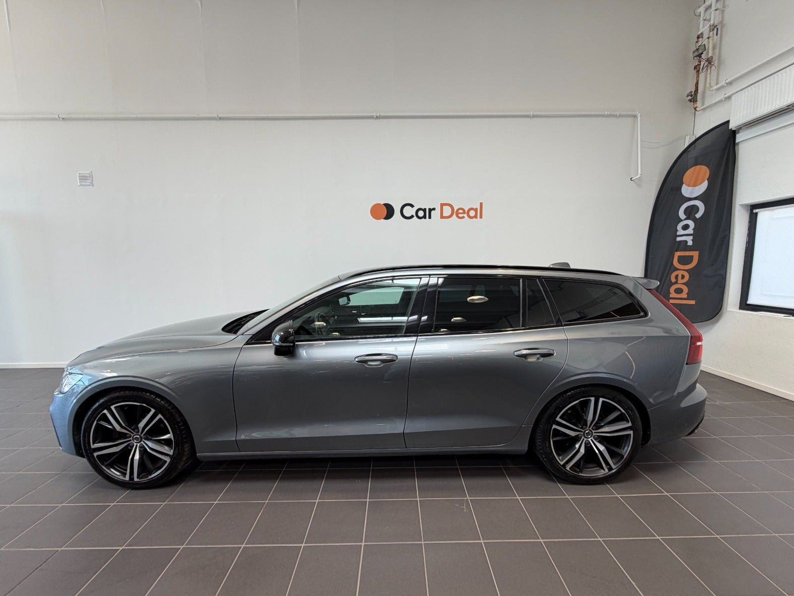 Grå Volvo V60 fra 2020