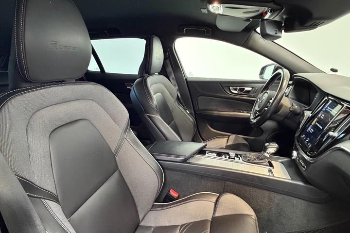 Grå Volvo V60 fra 2020