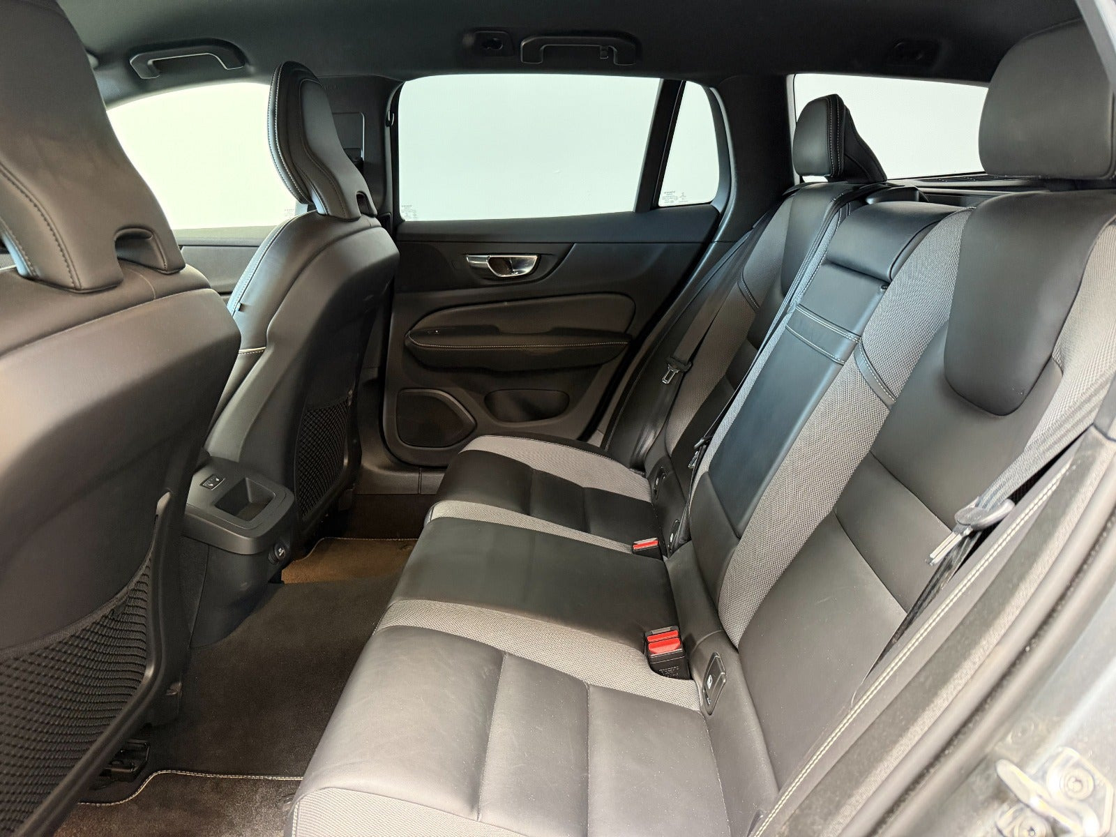 Grå Volvo V60 fra 2020