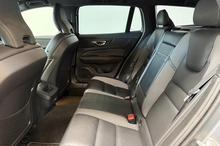 Grå Volvo V60 fra 2020