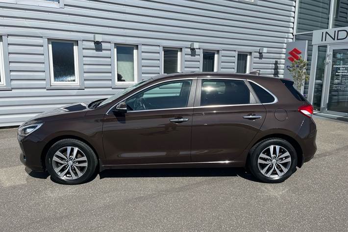 Brun Hyundai i30 fra 2017