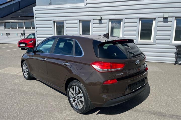 Brun Hyundai i30 fra 2017