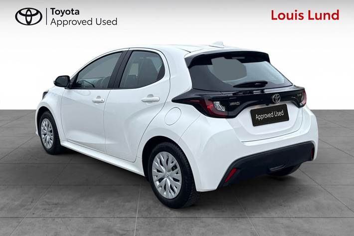 Hvid Toyota Yaris fra 2024