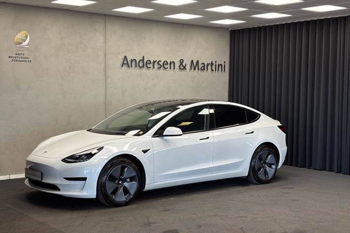 Hvid Tesla Model 3 fra 2021