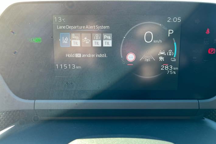 Hvid Toyota BZ4X fra 2025