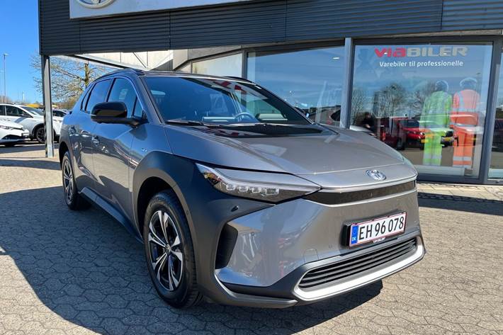 Grå Toyota BZ4X fra 2025