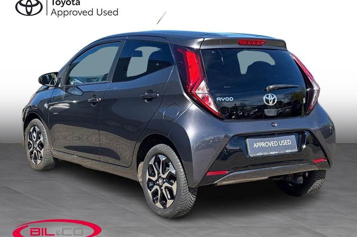 Grå Toyota Aygo fra 2021