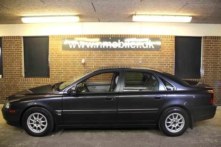 Grå Volvo S80 fra 2001