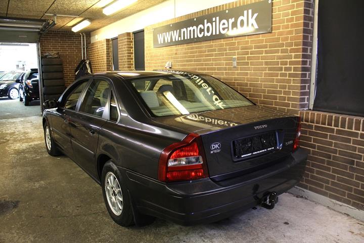 Grå Volvo S80 fra 2001