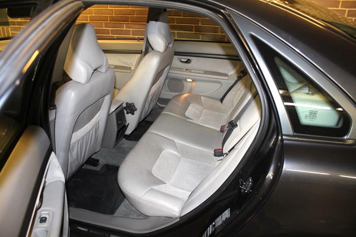 Grå Volvo S80 fra 2001