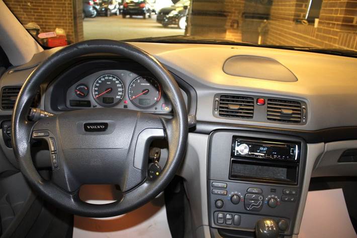 Grå Volvo S80 fra 2001