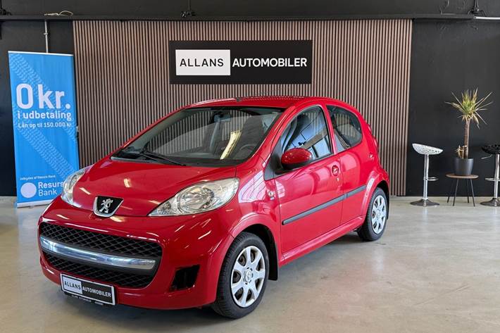 Rød Peugeot 107 fra 2010