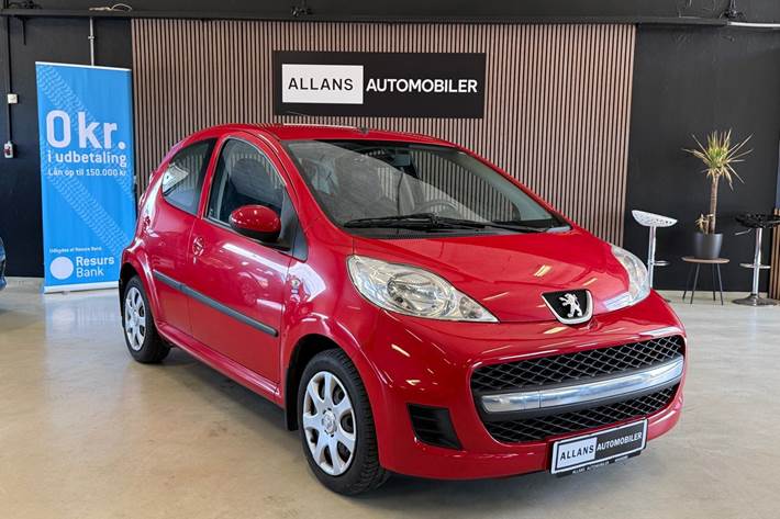 Rød Peugeot 107 fra 2010