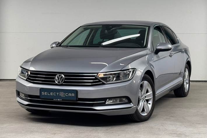 Sølv VW Passat fra 2019